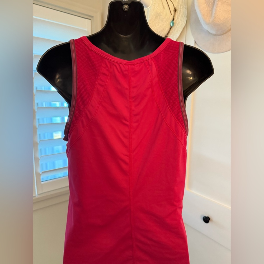 🩷 Lolë Women’s Fuchsia Vibrant Pink Athletic Tank Top Size Small - Picture 5 of 9